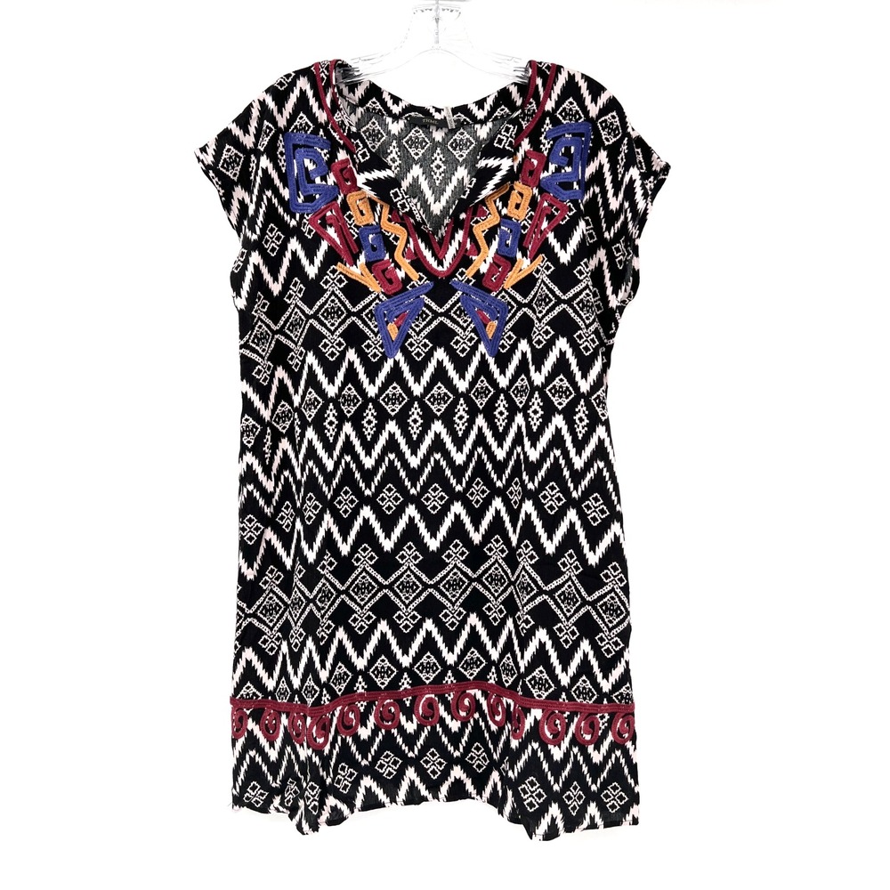 THML Women's M Embroidered Aztec Southwest Boho Short-Sleeve V-Neck Shift Dress